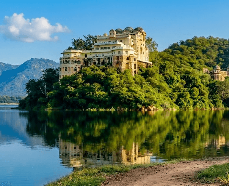 Siliserh Lake